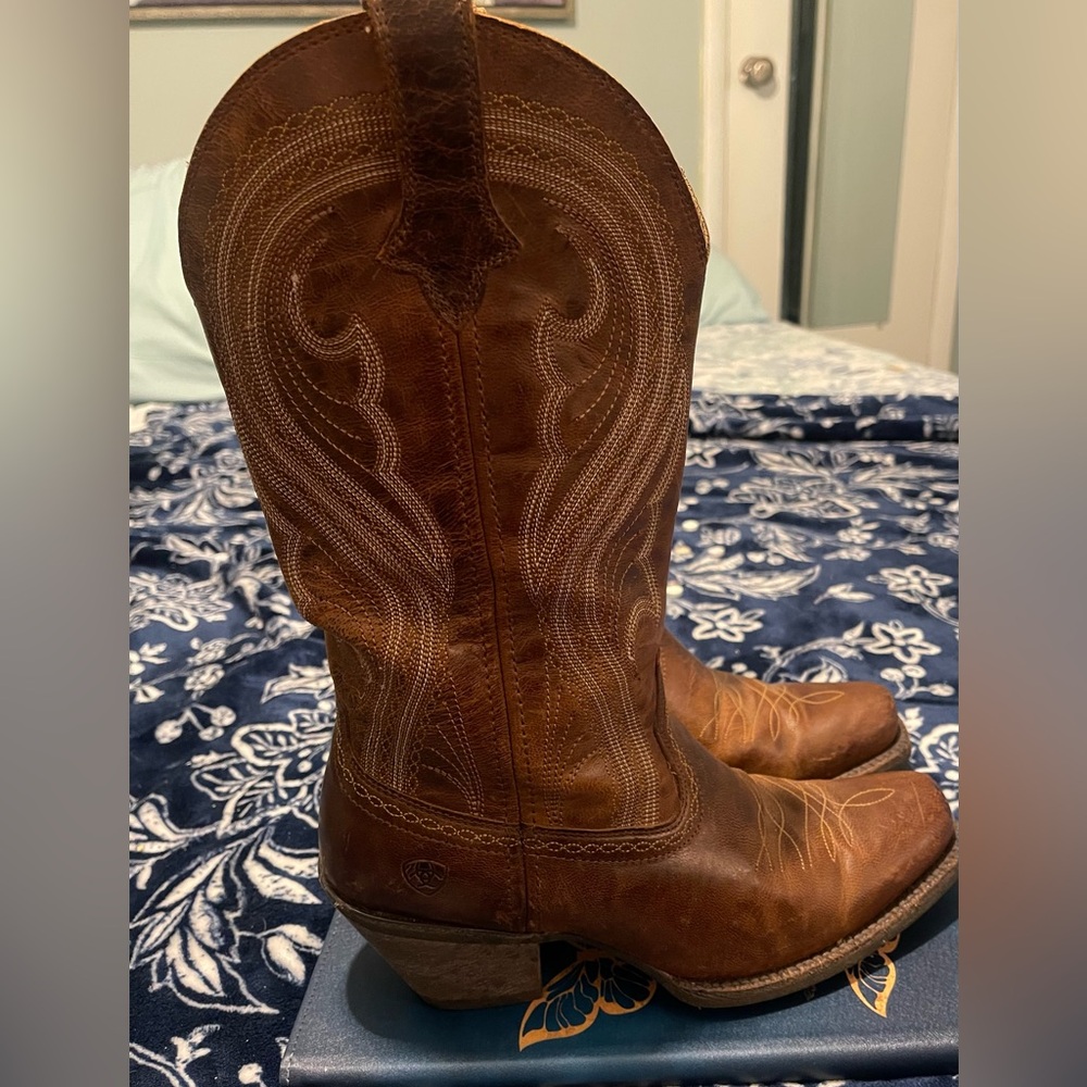 Ladies Ariat Leather Cowgirl Boots